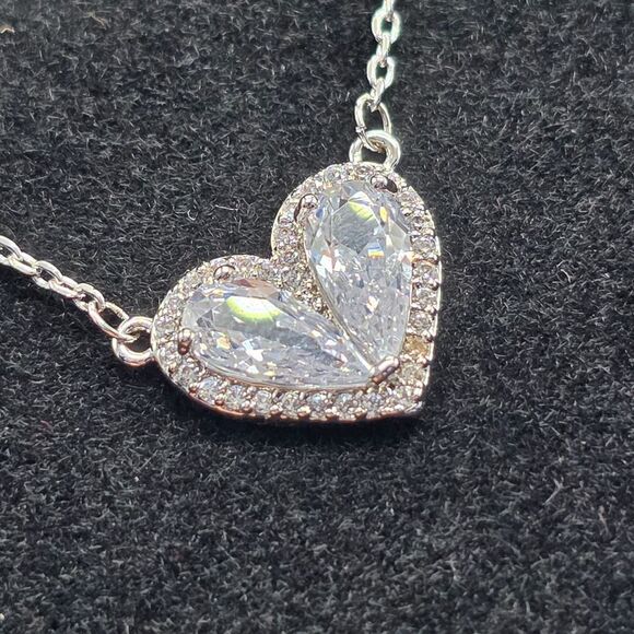 🔥⏭️NIB White Gold Plated Cubic Zirconia Heart Pendant Necklace - Picture 9 of 15
